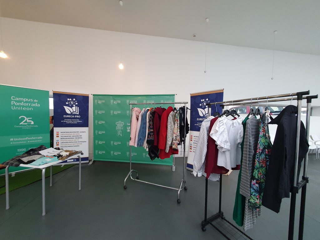 El Campus de Ponferrada celebra un mercadillo de intercambio de ropa y complementos