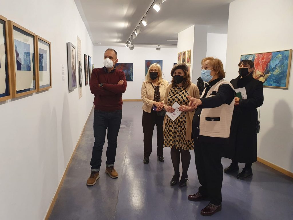 El colectivo de mujeres ‘Nosotras’ expone su arte en el Campus de Ponferrada
