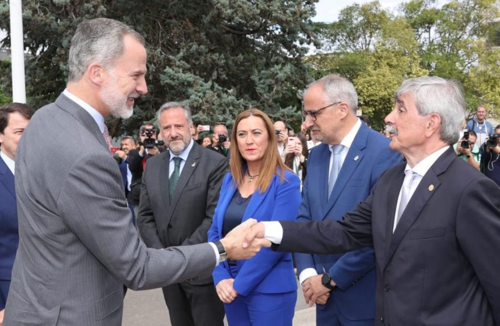 El Rector ha agradecido a Felipe VI su visita a un campus ‘vital’, que impulsa la comarca del Bierzo