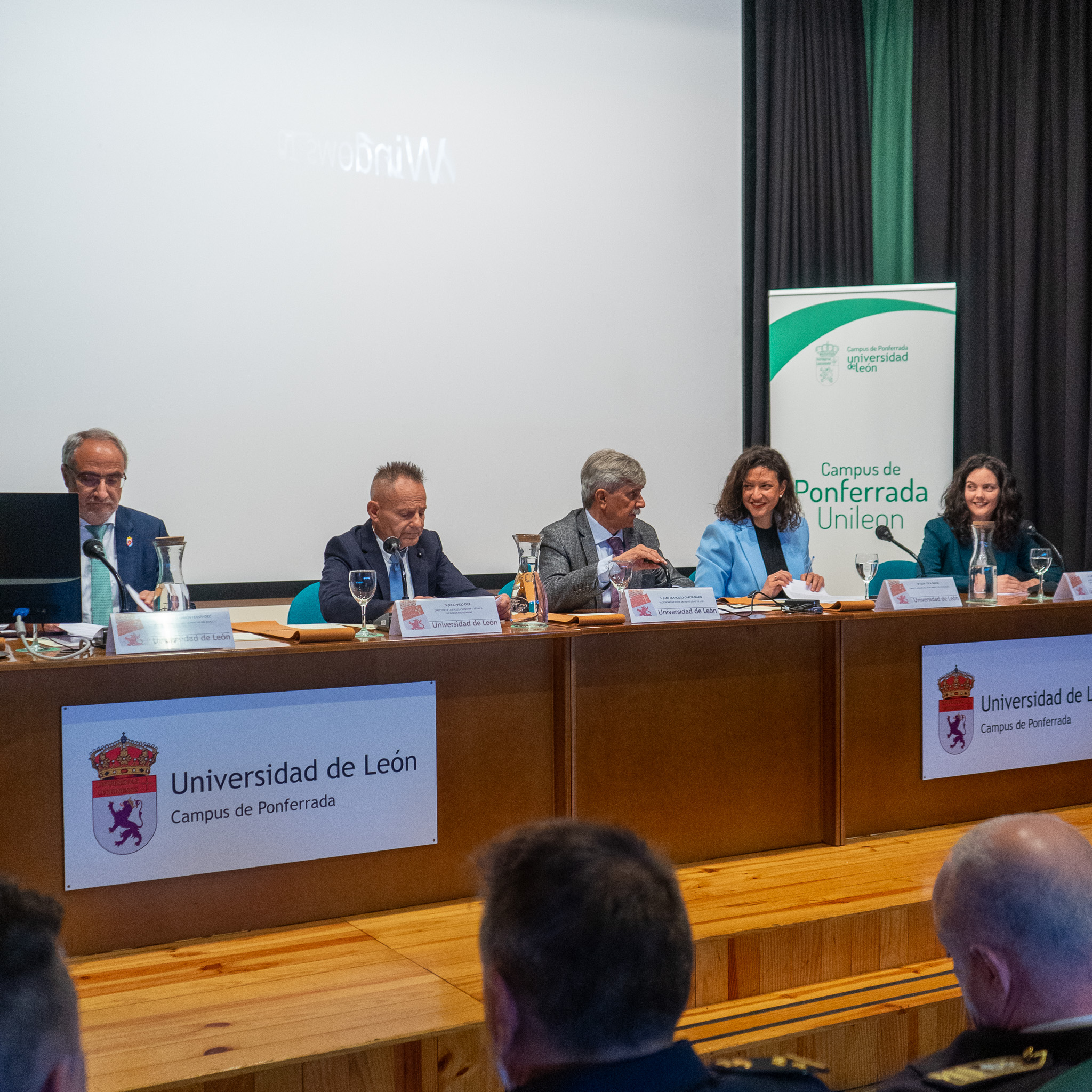 En este momento estás viendo El Campus de Ponferrada acogió el viernes el acto académico con entrega de diplomas e insignias a las promociones del Grado en Ingeniería en Geomática y Topografía.