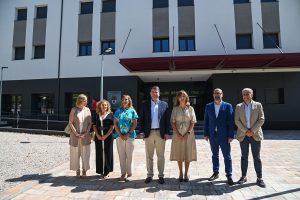 Lee más sobre el artículo El presidente de la JCyL visita el Colegio Mayor Universitario ‘La Tebaida’ del Campus de Ponferrada de la Universidad de León